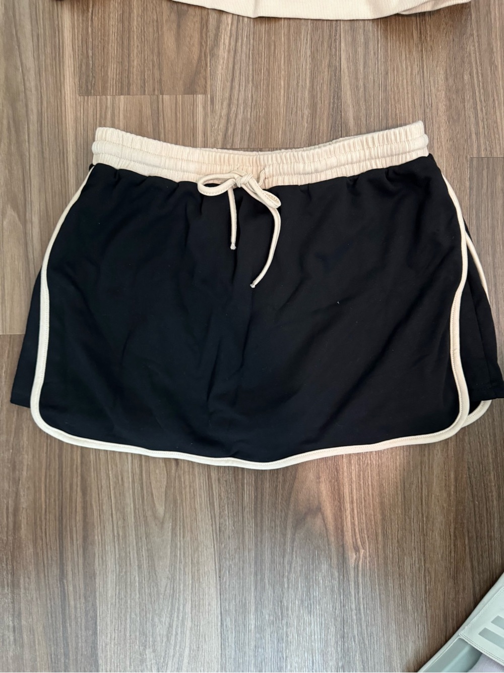 Entro Black & Cream Two-Piece Skirt Set - Picture 3 of 6